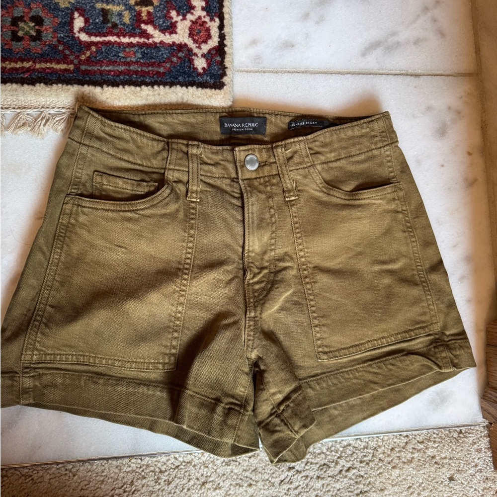 Banana Republic olive green Cuffed shorts
